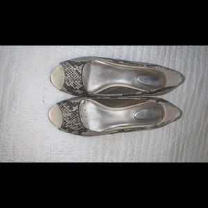 Alfani wedge peep toe heels tan snakeskin 8.5